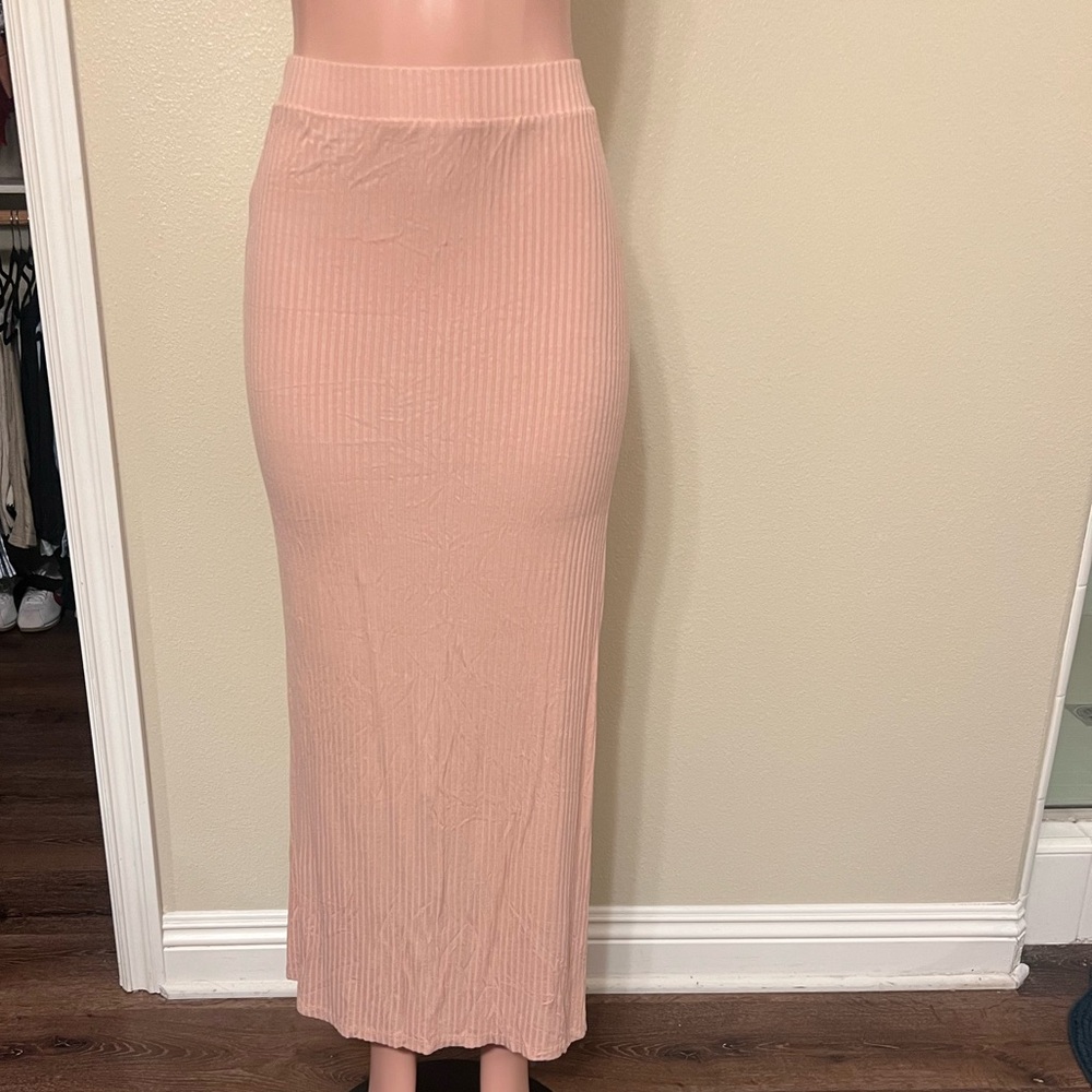 Sweet Peach Maxi Skirt. Size M. Great Fit. Great Stretch!